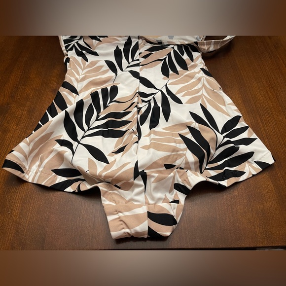 NWT Maxine of Hollywood Women's Shirred Girl Leg One Piece Swimsuit - Picture 4 of 13